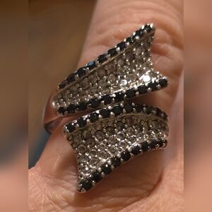 STERLING 925 BLACK AND WHITE STONE LADIES RING 7.26 GRAMS SIZE 7